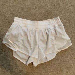 Lululemon White Hotty Hot Short II 2.5”